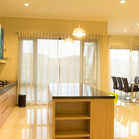 Daily Home Villa Dago Bandung Esterno foto